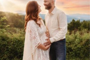 Sumeyra Kose Photography | Let's freeze the moment | The Journey to Motherhood: Why Maternity Photography Matters 